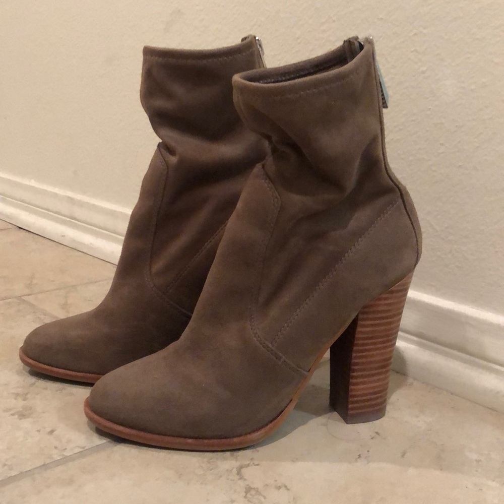 Size 5 Brown Ankle Heeled Boots